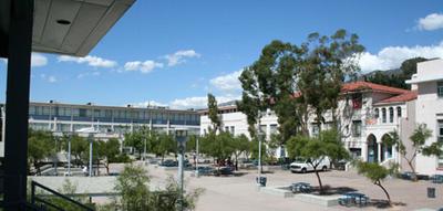 this is a picture of the quad on the right is the main building the 1000 build and to the left is the 2000 building